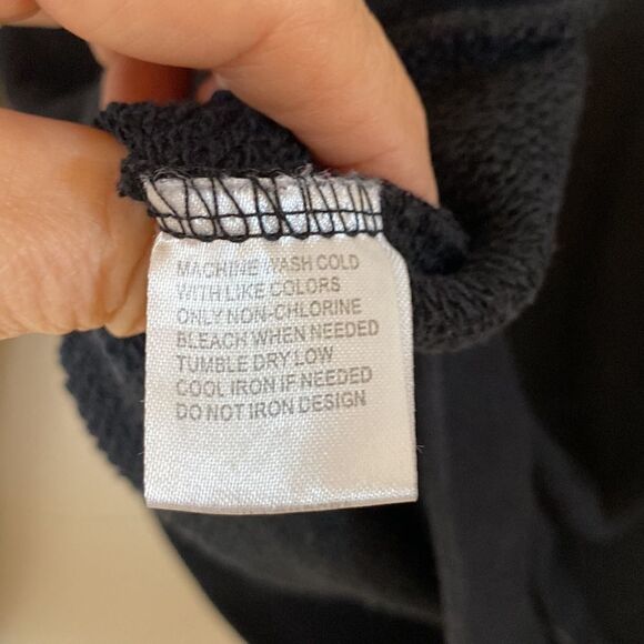 Marvel Sweatshirt with Marvel Characters Black Men’s Size Small Silver graphics - Picture 6 of 6